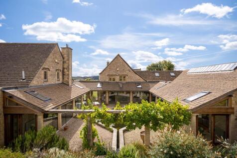 22 - High Barn - GL6 0QA - Web.jpg