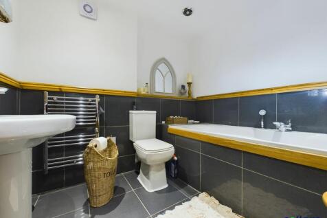 Apartment 8 - Bathroom