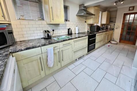 Coronation Road, Salisbury, SP2 photo 3
