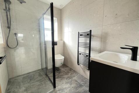 bathroom bright.jpeg