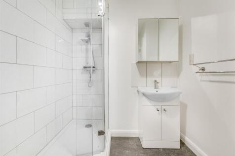 GFF 137 Kingston Road SW19 bathroom 1b.jpg