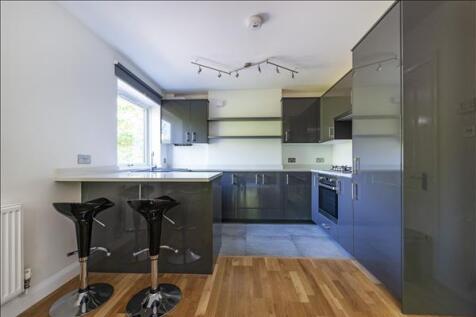 Pines Court, Southfields, SW19 photo 3