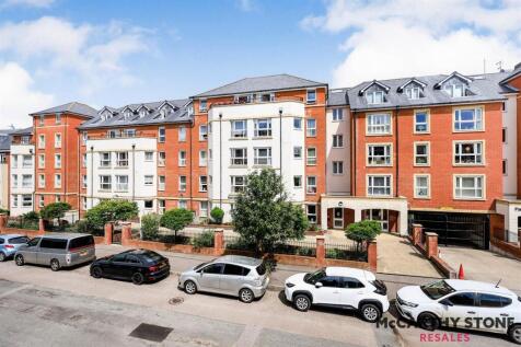 30martellocourtjevingtongardenseastbourne25.jpg