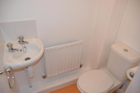 Guest Cloak Room/wc