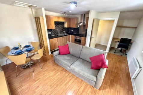 Stunning Top Floor Maisonette with Gorgeous Views & Allocated Parking