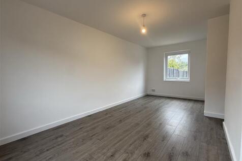 Longlands Road, Bishops Cleeve photo 3