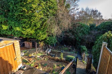 12 Kirkstone Crescent-gdn2.jpg