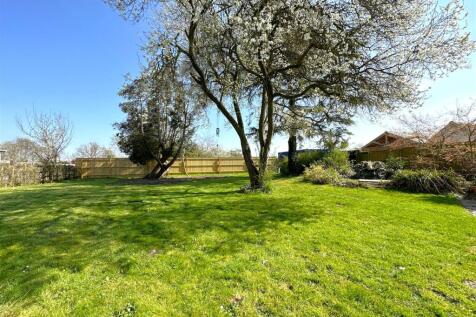 Hugely Private Garden 733