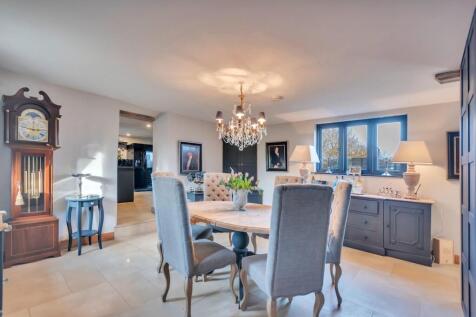 Breakfast Area open.jpg