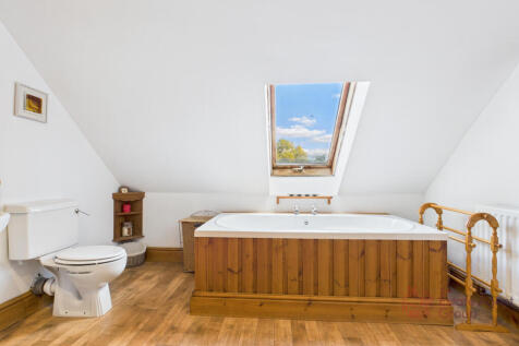 CAM02494G0-PR0052-STILL059