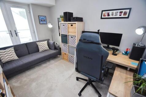 e7e0f02b-Bedroom ...