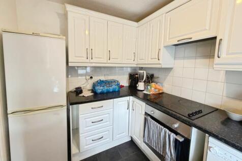 Butson Close, Newbury, RG14 photo 2