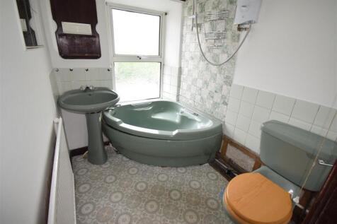 Bathroom.JPG