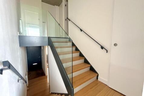 Split Level Hallwyay