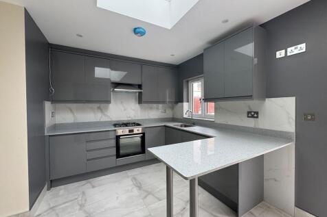 3 Carlyon Close, ...