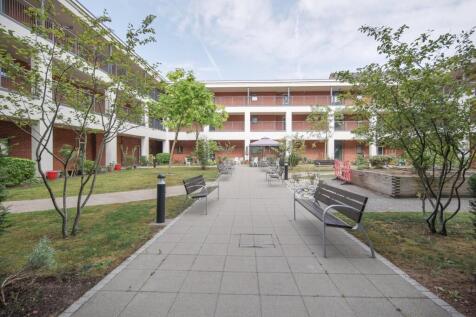 150 Queensway Court_-16.jpg