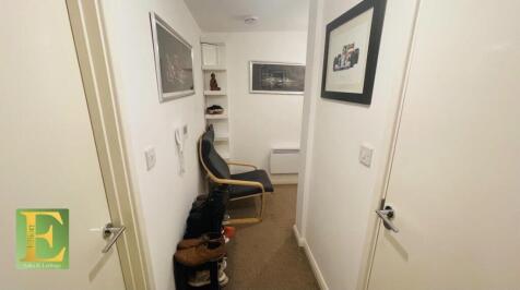 Modern 1 Bed Flat in the heart of Kenilworth