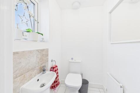 CAM03729G0-PR0199-STILL020