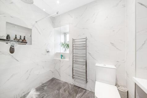 BEDROOM ONE EN-SUITE