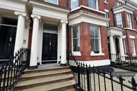 Private Entrance To Ground Floor Flat. 