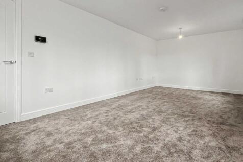 Champney Close, Whitehill, Bordon, Hampshire photo 4