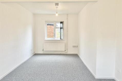 3-bed house on Gloucester Avenue, Dawley, Telford, £825/mo