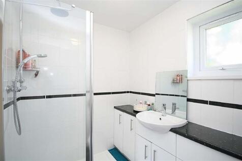 Holtdale Grove, Holt Park, Leeds, West Yorkshire, LS16 photo 5