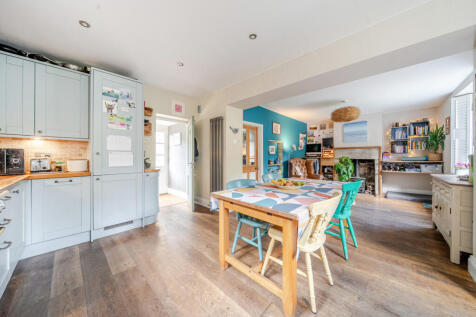 Kitchen Dining Area