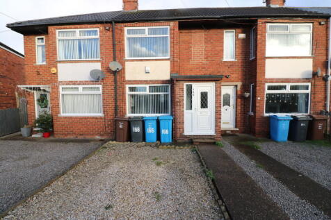 2-bed terraced on Bristol Road, Hull, £725/mo