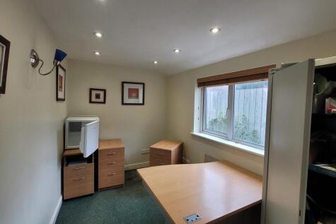 Office to rent Image 3