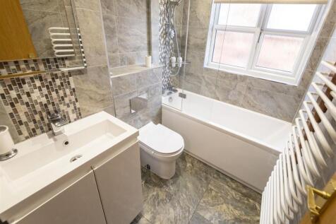 23 Holm Court 05.jpg