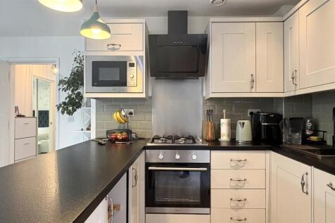 Two Bedroom for sale by Barrain London