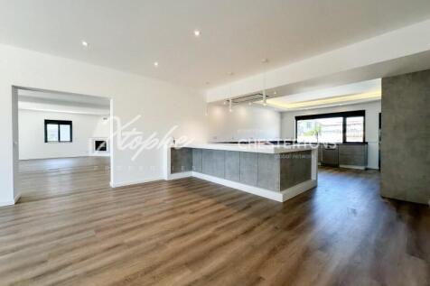 Fully Renovated 6 Bed Villa For Sale (35)