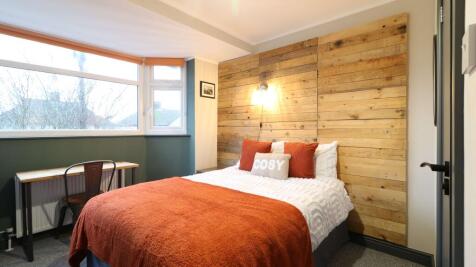 121 Hershal Crescent Room 6 8.JPG