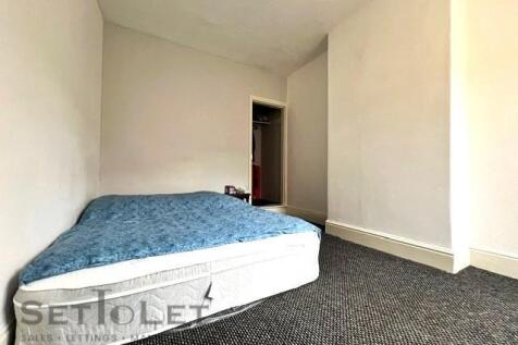 31 Chartley Road, LE31AB - Sale 10.jpg