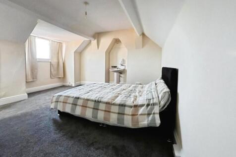 Crofton Avenue, Yeovil photo 4