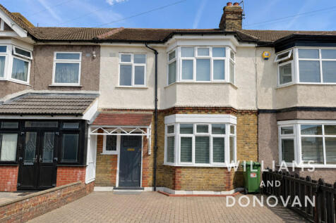 4-bed terraced on Dagenham Road, ROMFORD, £2,300/mo