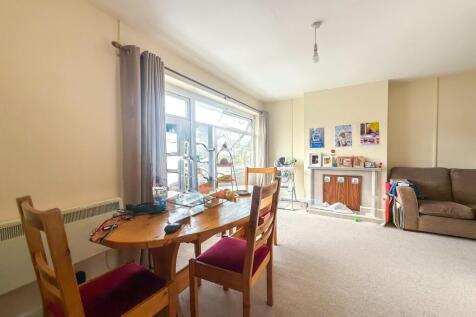 Lounge-Dining Room