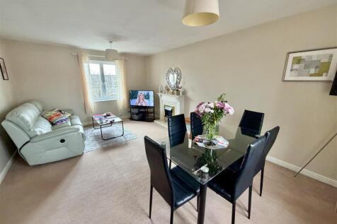 Julius Close, Emersons Green photo 3