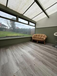 Hillington Gardens, Woodford Green, Essex, IG8 photo 4