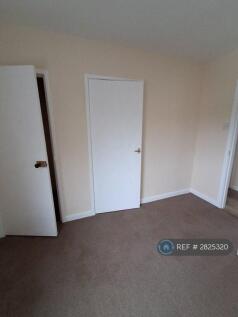 Bedroom 5 Cupboards