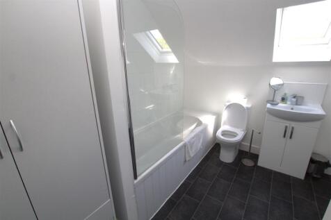 bathroom .jpg