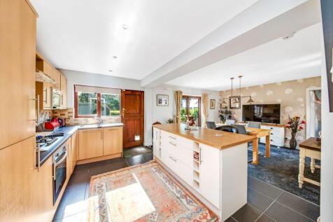 OPEN-PLAN DINING KITCHEN
