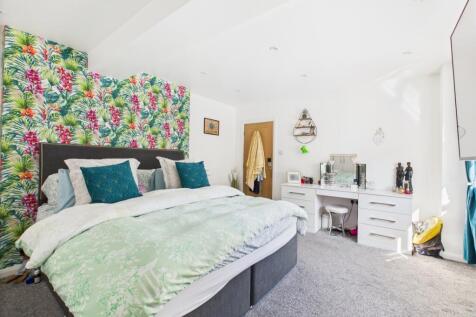 CAM03729G0-PR0042-STILL016