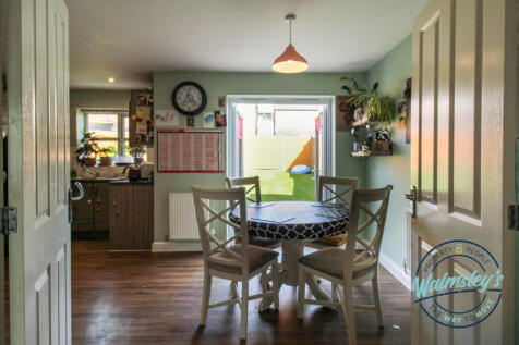 Dining area &amp; French doors to garden