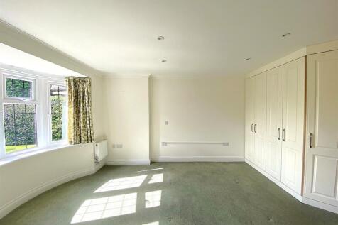 36 Terminus Ave - Bed2.jpg