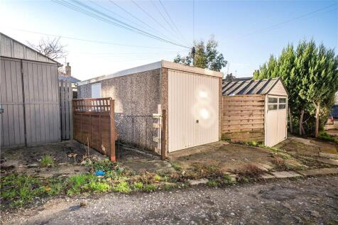 Garage (Middle One)