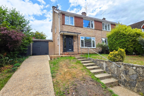 Crowthorne, RG45 - property photo