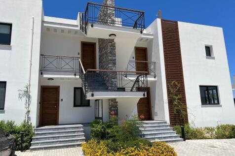  Maldives Village Resale Fully Furnished 2 Bedroom Luxury Garden Apartment Image 9999