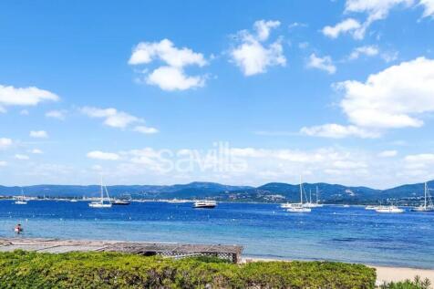 Beachfront Apartment In Saint-Tropez